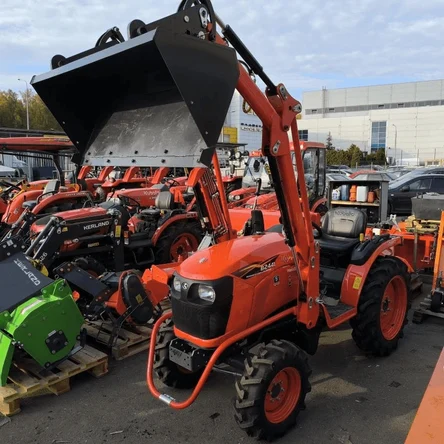 Трактор Kubota B2441 с фронтальным погрузчиком (КУНом)
