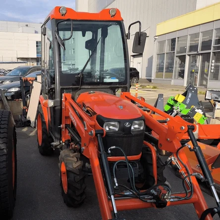 Трактор Kubota B2441 с кабиной